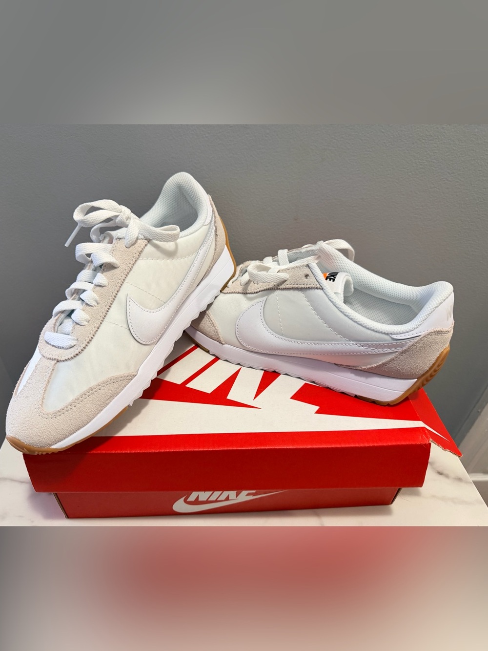 Nike womens white Nike pacific lightweight Retro Runner Sneakers size 7